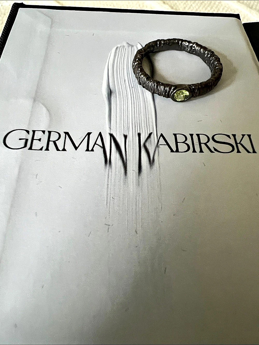 German Kabirski Peridot Ring Textured Band size 6 Like New - Picture 3 of 4